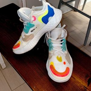 Adidas volume 5 used like new condition